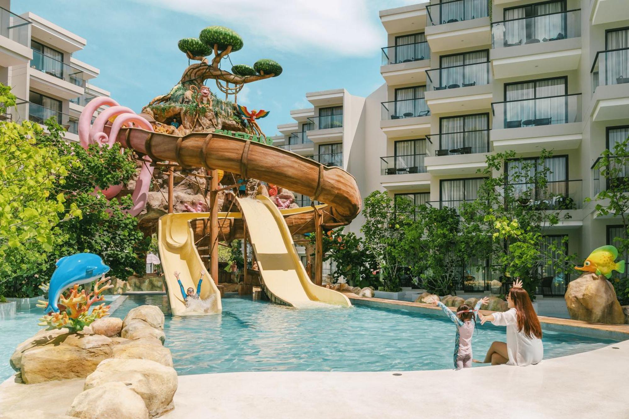 Phuket Emerald Beach Resort Karon Bagian luar foto