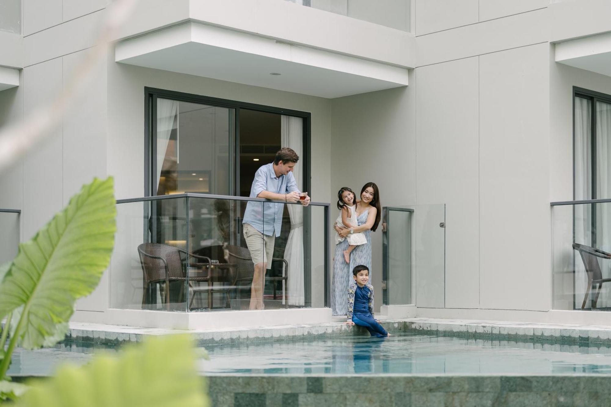 Phuket Emerald Beach Resort Karon Bagian luar foto