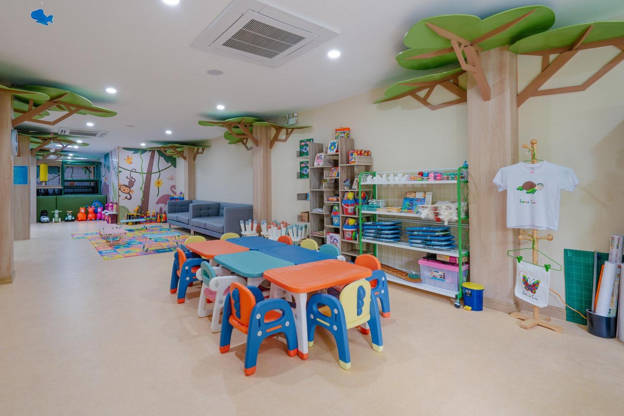 Phuket Emerald Beach Resort Karon Bagian luar foto