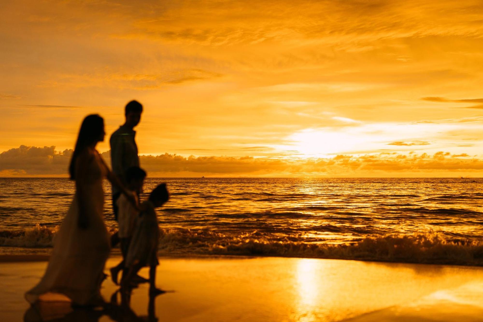 Phuket Emerald Beach Resort Karon Bagian luar foto