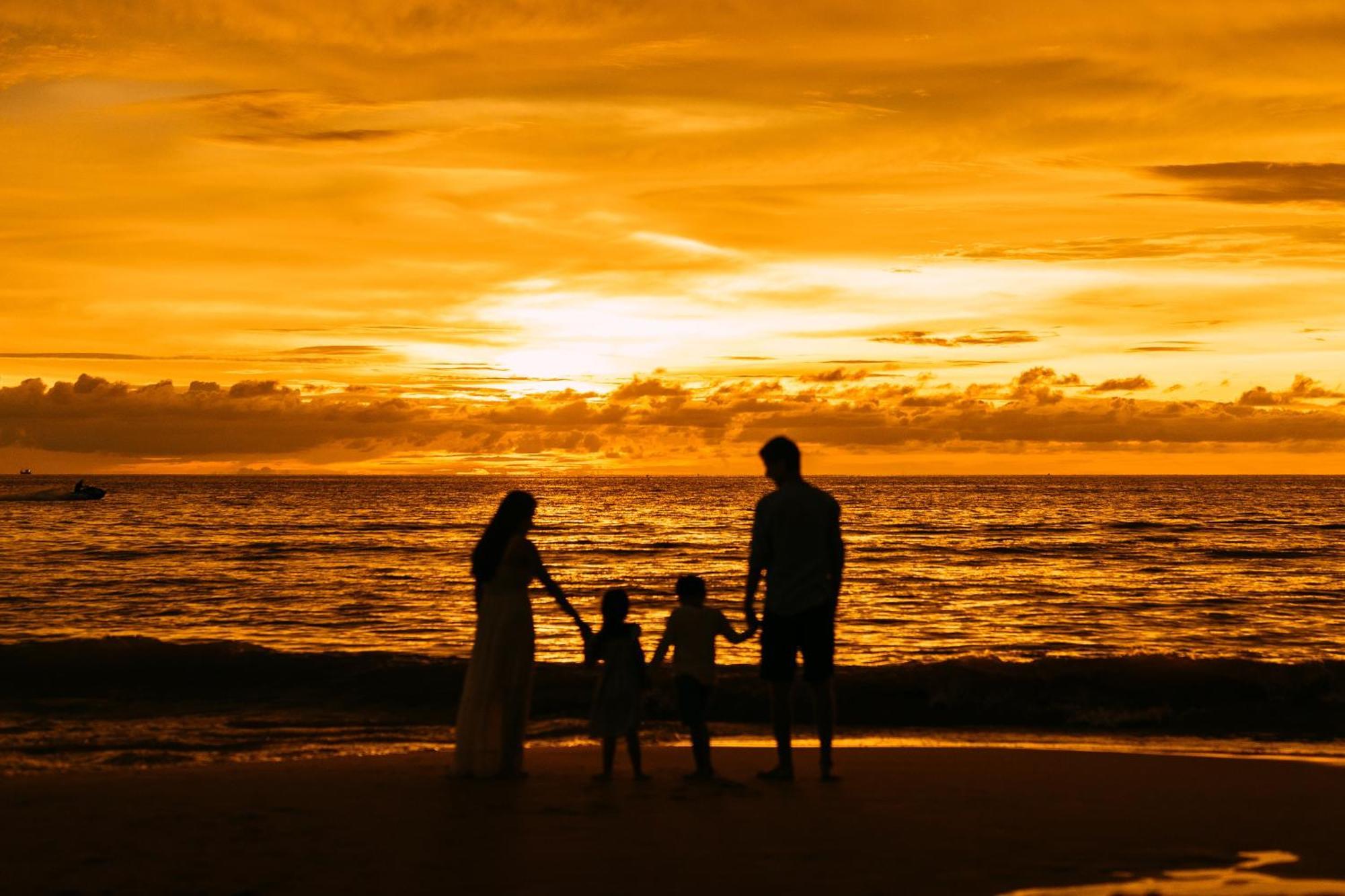 Phuket Emerald Beach Resort Karon Bagian luar foto