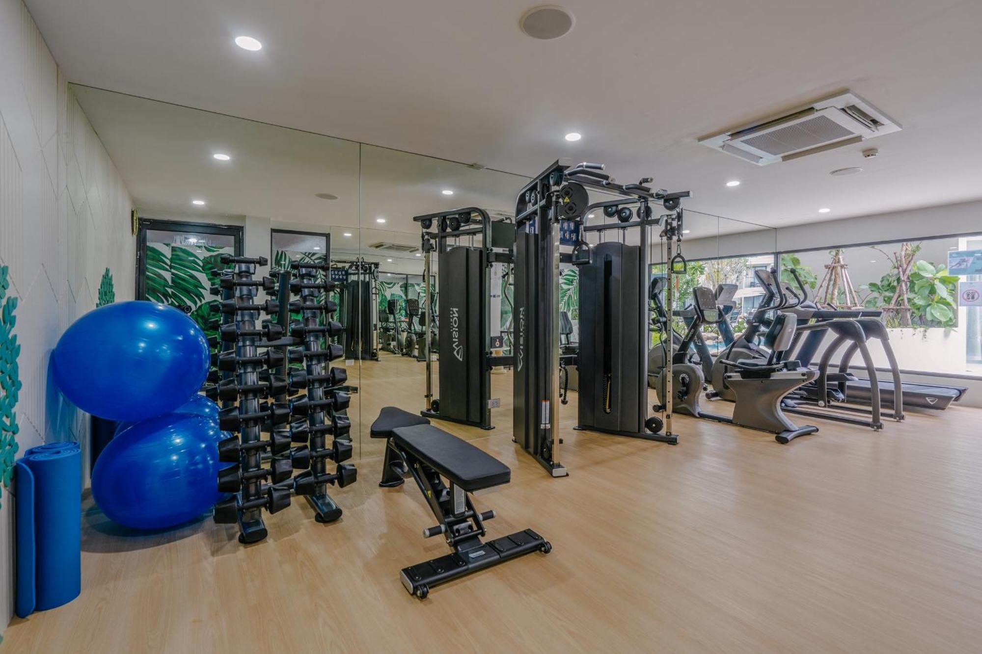 Phuket Emerald Beach Resort Karon Bagian luar foto