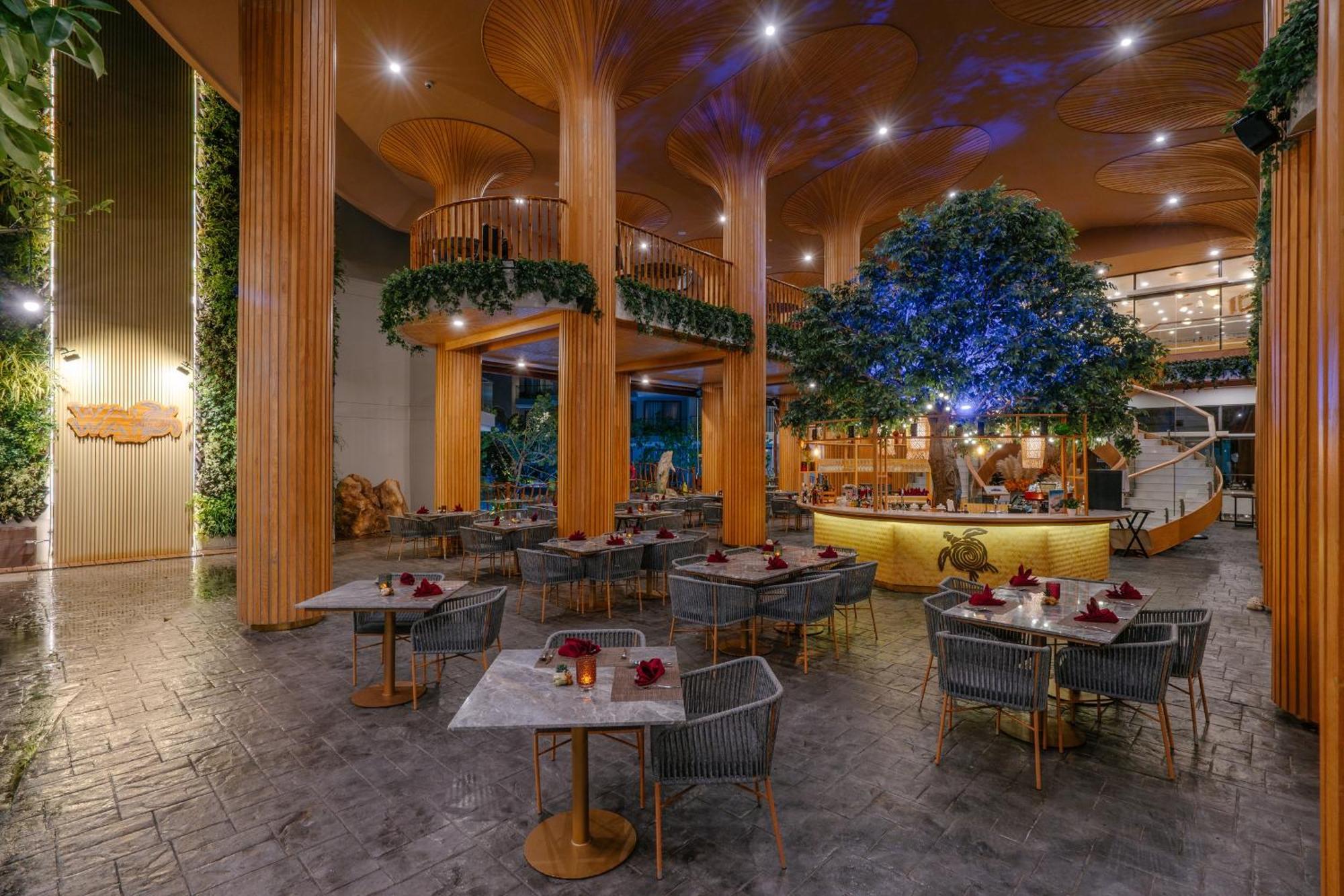 Phuket Emerald Beach Resort Karon Bagian luar foto