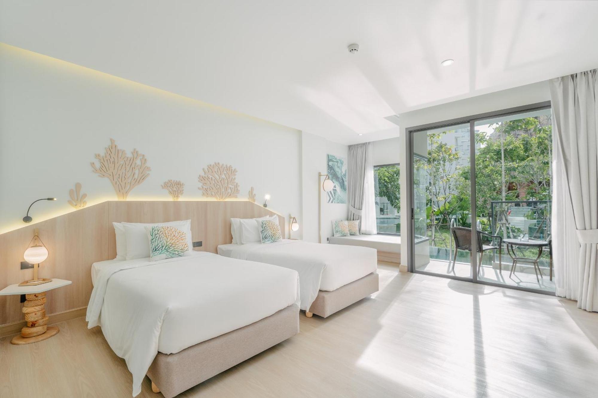Phuket Emerald Beach Resort Karon Bagian luar foto