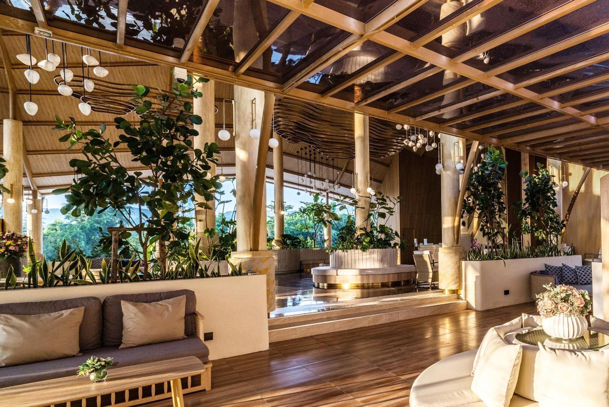 Phuket Emerald Beach Resort Karon Bagian luar foto