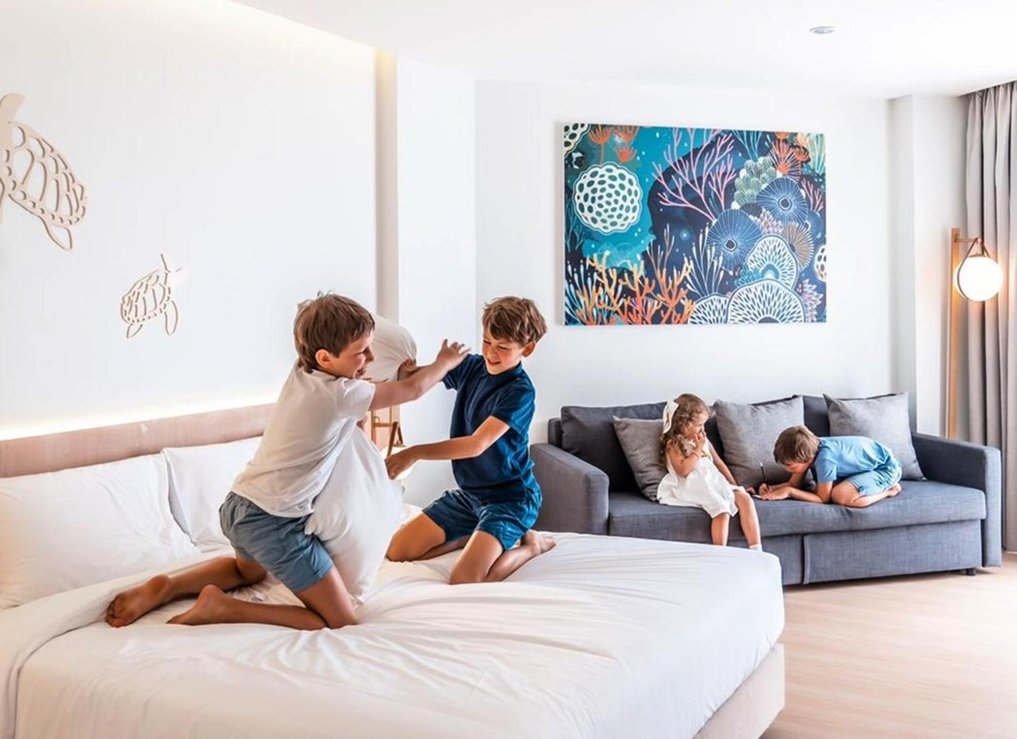 Phuket Emerald Beach Resort Karon Bagian luar foto