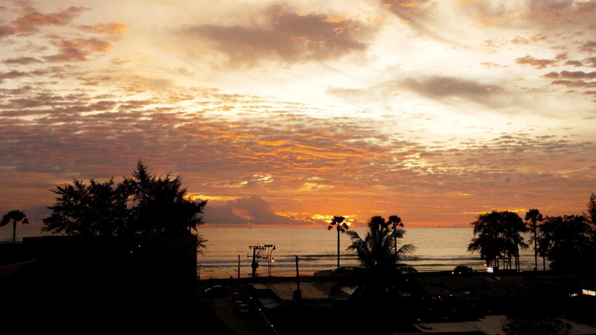 Phuket Emerald Beach Resort Karon Bagian luar foto